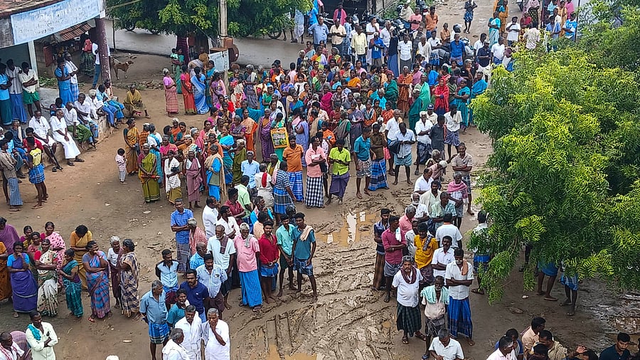 <div class="paragraphs"><p> People from different regions protest against tungsten mining, in Madurai district </p></div>