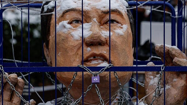 <div class="paragraphs"><p>An effigy of impeached South Korean President Yoon Suk Yeol is covered in snow during a protest against him near his official residence on a snowy day in Seoul</p></div>