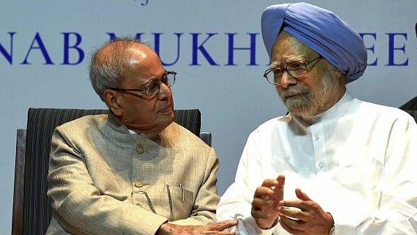 <div class="paragraphs"><p>Ex President Pranab Mukherjee (left) with former Prime Minister Manmohan Singh.</p></div>