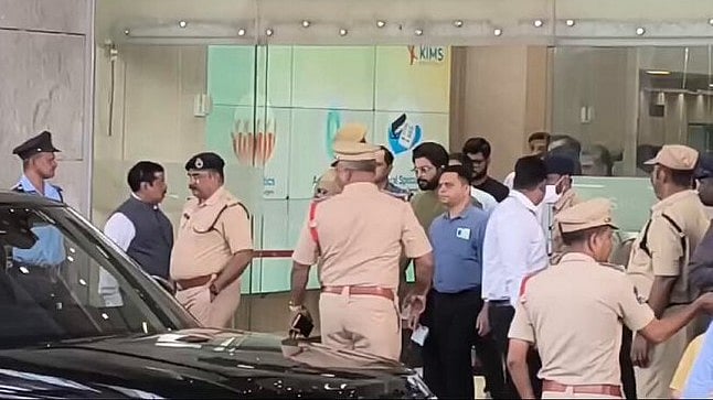 <div class="paragraphs"><p>Allu Arjun at KIMS Hospital in Hyderabad.</p></div>