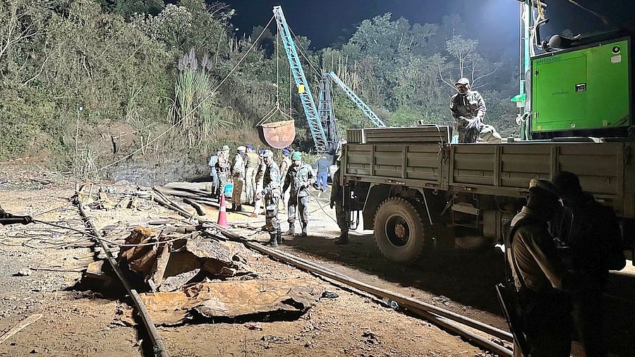 <div class="paragraphs"><p>Army Rescue operations</p></div>