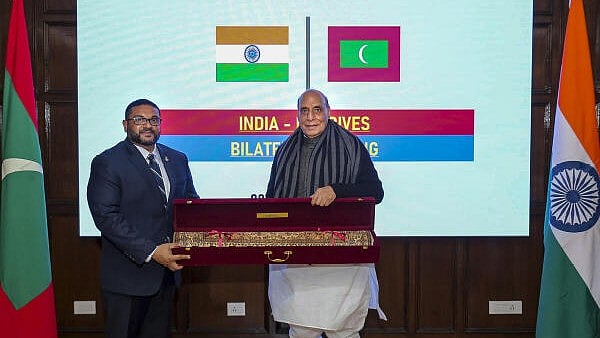 <div class="paragraphs"><p>Defence Minister Rajnath Singh meets Maldives Defence Minister Mohamed Ghassan Maumoon</p></div>