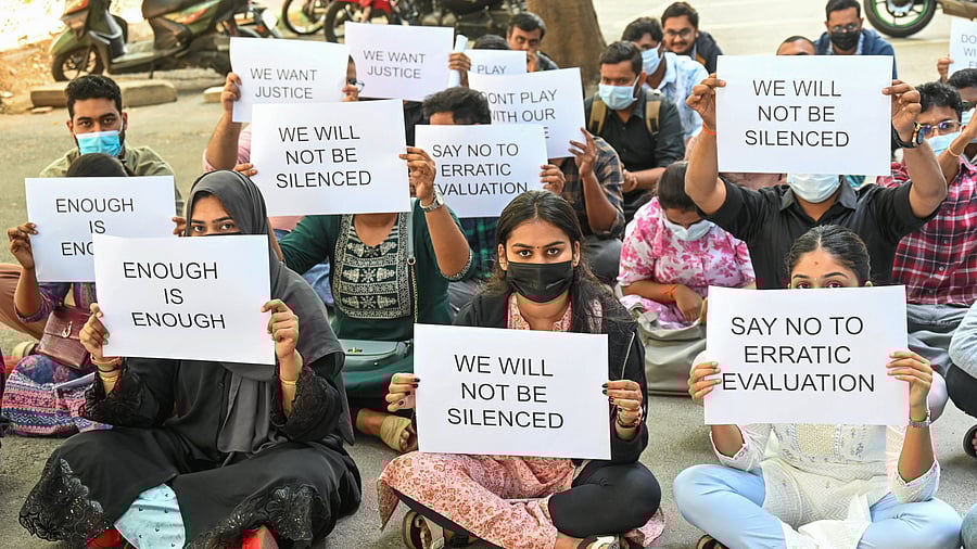 <div class="paragraphs"><p>Students stage a protest in front of Rajiv Gandhi University, Jayanagar, on Wednesday. </p></div>