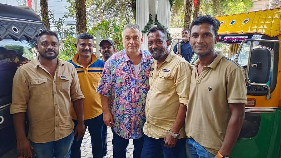 <div class="paragraphs"><p>Hungarian Prime Minister Viktor Orban with the autorickshaw drivers of Kochi in Kerala.</p></div>