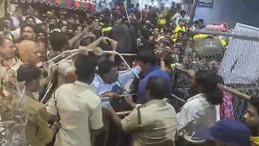 <div class="paragraphs"><p>Visuals from Vaikunta Dwara Darshanam when a stampede broke out at Lord Venkateswara Swamy temple on Tirumala Hills, in Tirupati.</p></div>
