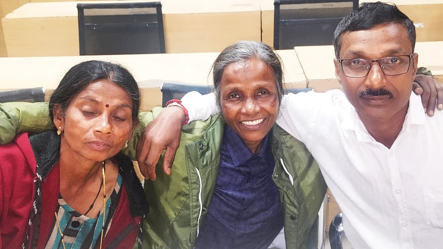 <div class="paragraphs"><p>Vanajakshi's friend Yashoda and her brother Umesh met her during her surrender in Bengaluru on Wednesday.</p></div>