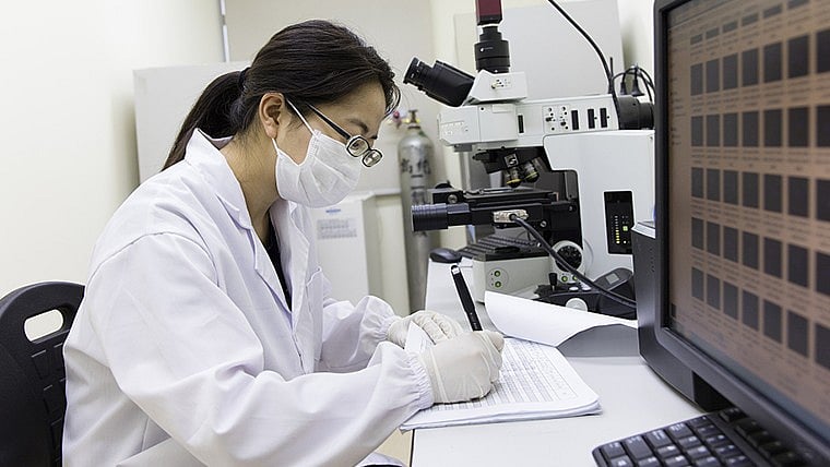 <div class="paragraphs"><p>Scientist at work at the China's Center For Disease Control and Prevention</p></div>
