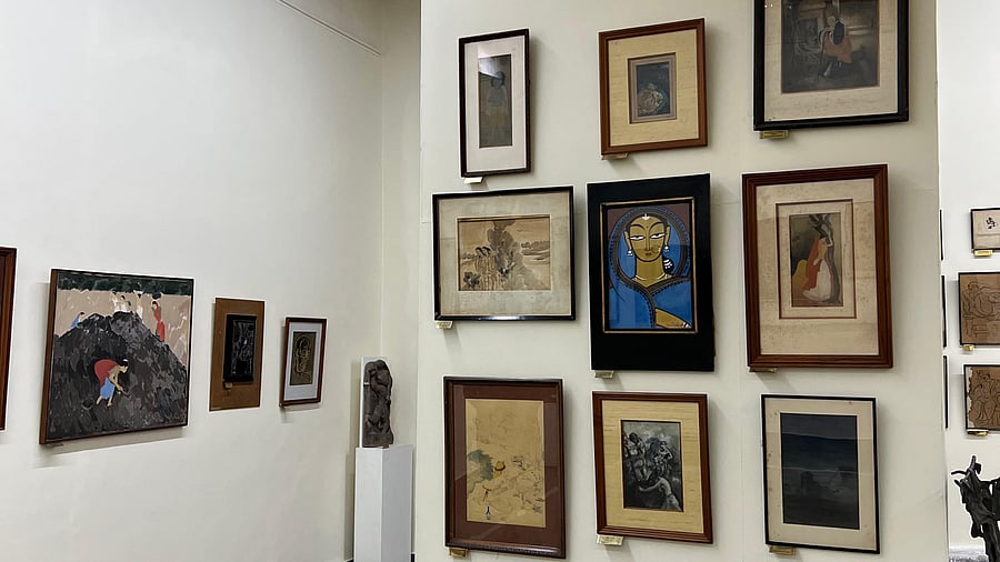 In the Kejriwal gallery, a wall is dedicated to eminent artists from the Bengal School of Art such as Jamini Roy, Devi Prasad Roy Chowdhury, and Gaganendranath Tagore.