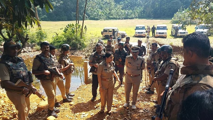 <div class="paragraphs"><p>Internal Security Division (under which ANF comes) IGP Roopa D Moudgil interacts with Anti Naxal Force personnel at near Peetebailu village, Kabbinale area near Hebri of Udupi, where Naxal leader Vikram Gowda killed in an encounter. </p></div>