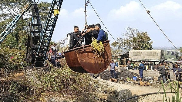 <div class="paragraphs"><p> Efforts underway to rescue the labourers trapped inside an illegal rat-hole coal mine, in Dima Hasao district, Assam.</p></div>