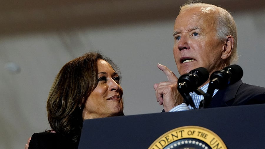 <div class="paragraphs"><p>Outgoing US President Joe Biden along with Kamala Harris.</p></div>