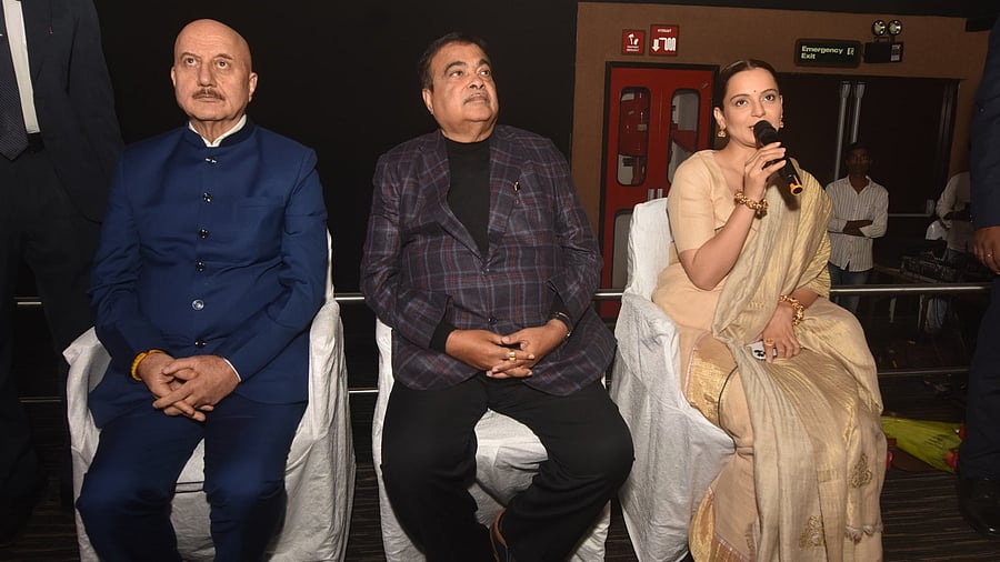 <div class="paragraphs"><p>Actor Anupam Kher (L), Union Minister Nitin Gadkari (centre) and actress Kangana Ranaut (R).</p></div>