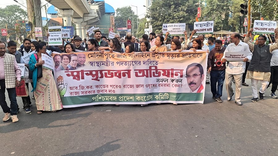 <div class="paragraphs"><p>Led by state Congress president Subhankar Sarkar, party workers staged a protest rally from Karunamoyee More to Swasthya Bhavan in Sector V in Kolkata.</p></div>