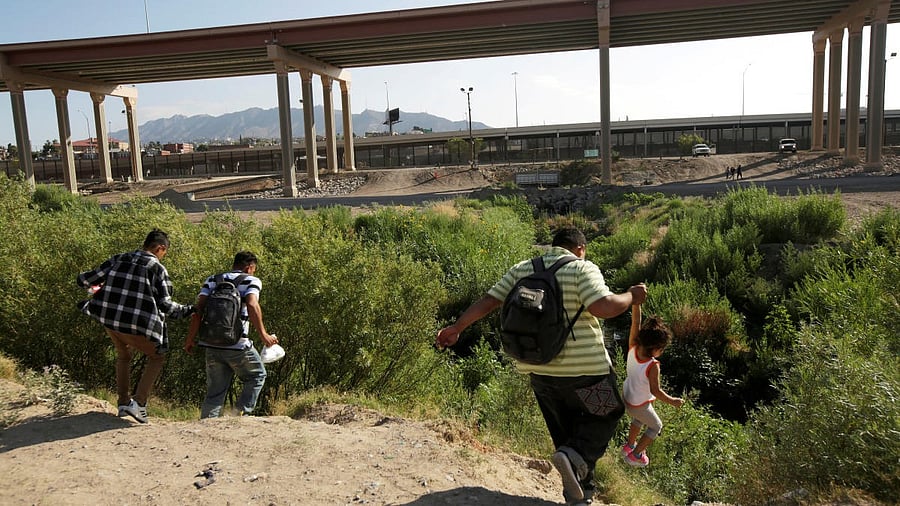 <div class="paragraphs"><p>Migrants seen crossing into the US illegally</p></div>