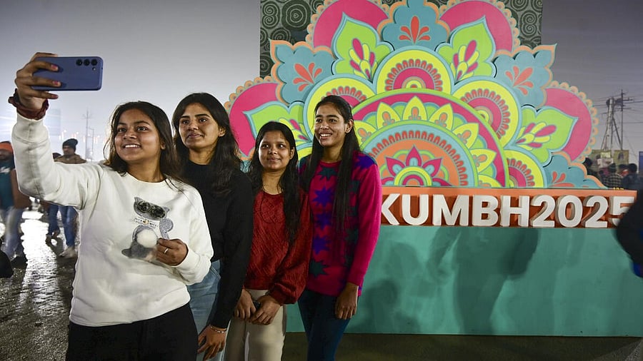 <div class="paragraphs"><p>Girls take selfies at the Sangam area in&nbsp;Prayagraj.</p></div>