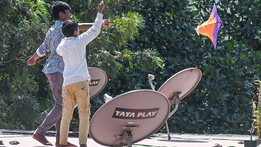 Children fly kites at Jayanagar to celebrate Makar Sankranti, the harvest festival, on Tuesday. DH PHOTO/SK Dinesh