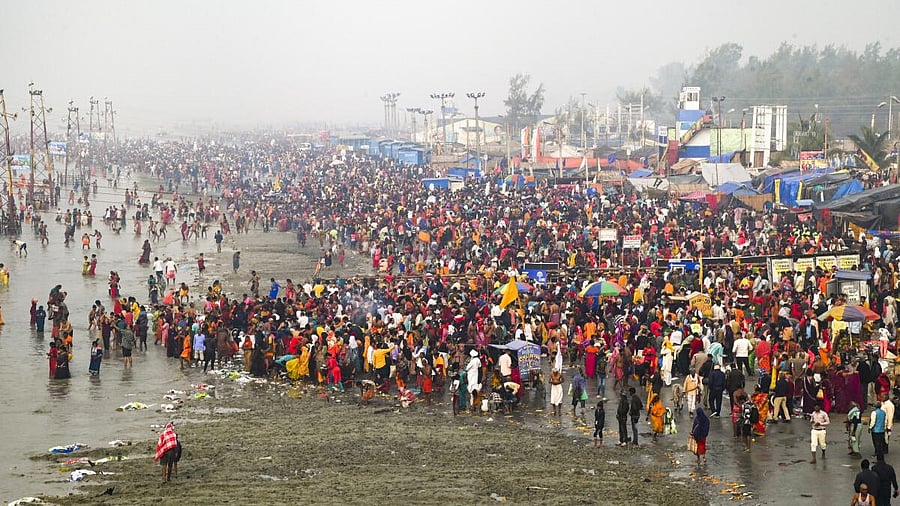 <div class="paragraphs"><p>Devotees take a holy dip in the Ganga river on the occasion of 'Makar Sankranti' festival, during the ongoing Gangasagar Mela 2025, at Sagar Island, in South 24 Parganas district, West Bengal, Tuesday, January 14, 2025.</p></div>