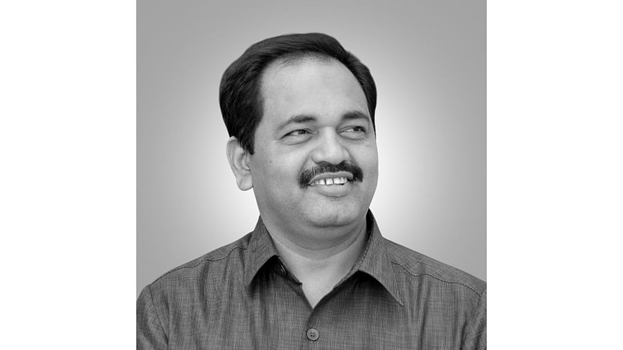<div class="paragraphs"><p>Mahesh Kothe</p></div>