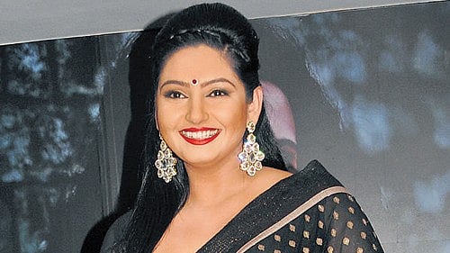 <div class="paragraphs"><p>Acress Ragini Dwivedi</p></div>