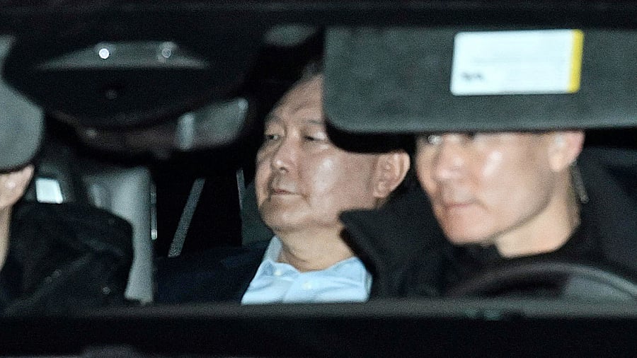 <div class="paragraphs"><p>A motorcade carrying South Korea's impeached President Yoon Suk Yeol leaves for Seoul Detention Center at the Corruption Investigation Office for High-ranking Officials  following his arrest, in Gwacheon, South Korea</p></div>