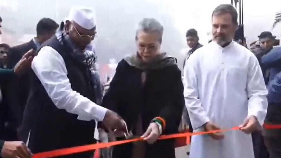 <div class="paragraphs"><p>Screengrab of video showing Sonia Gandhi inaugurate the new Congress HQ</p></div>