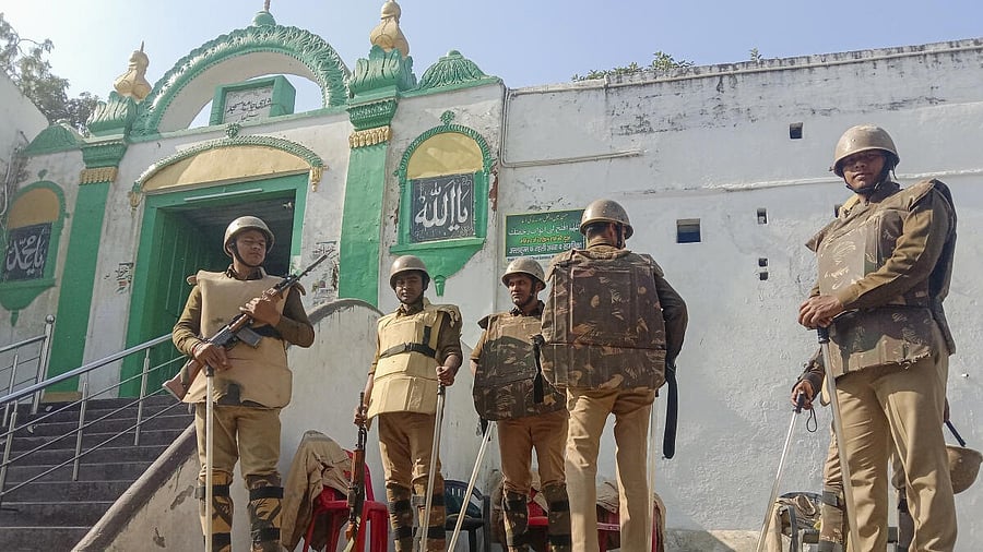 <div class="paragraphs"><p>Police and security personnel stand guard outside the Shahi Jama Masjid amid Friday prayers, in Sambhal</p></div>