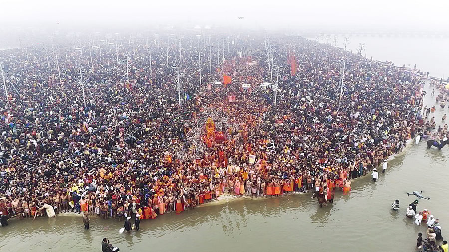 <div class="paragraphs"><p>Flower petals being showered on devotees during the first 'Amrit Snan' at the Mahakumbh on Makar Sankranti festival, at Sangam in Prayagraj, Tuesday, Jan. 14, 2025.</p></div>