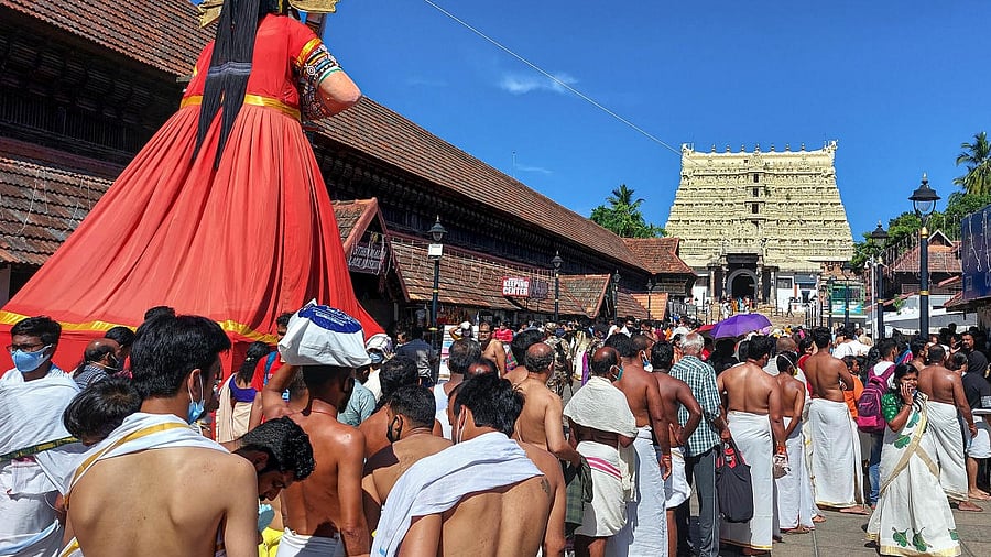 <div class="paragraphs"><p>Devotees wait to offer prayers at Sree Padmanabhaswamy temple  in Thiruvananthapuram.</p></div>