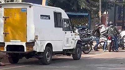 <div class="paragraphs"><p>The masked men fled with Rs 93 lakh cash after opening fire at the two security personnel.</p></div>