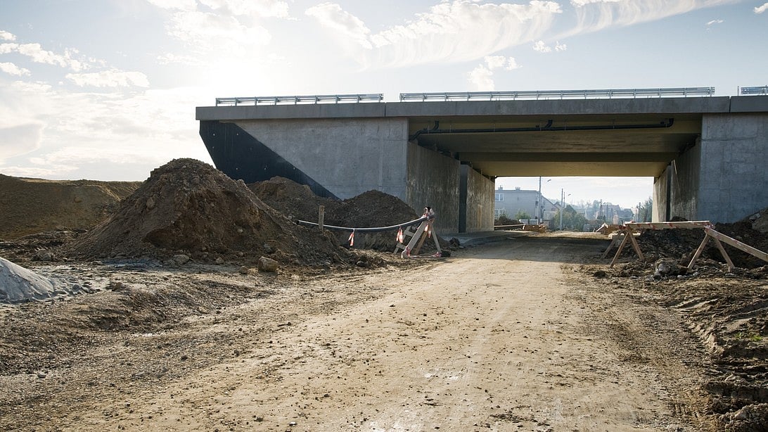 High level team visits border to see embankment construction work by ...