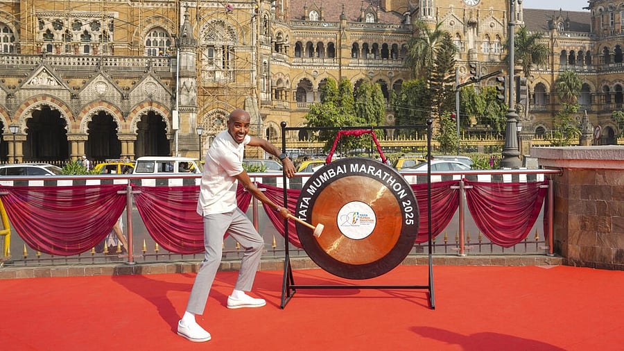 <div class="paragraphs"><p>Mumbai Marathon brand ambassador Mo Farah, strikes a happy pose in front of Chhatrapati Shivaji Maharaj Terminus.</p></div>