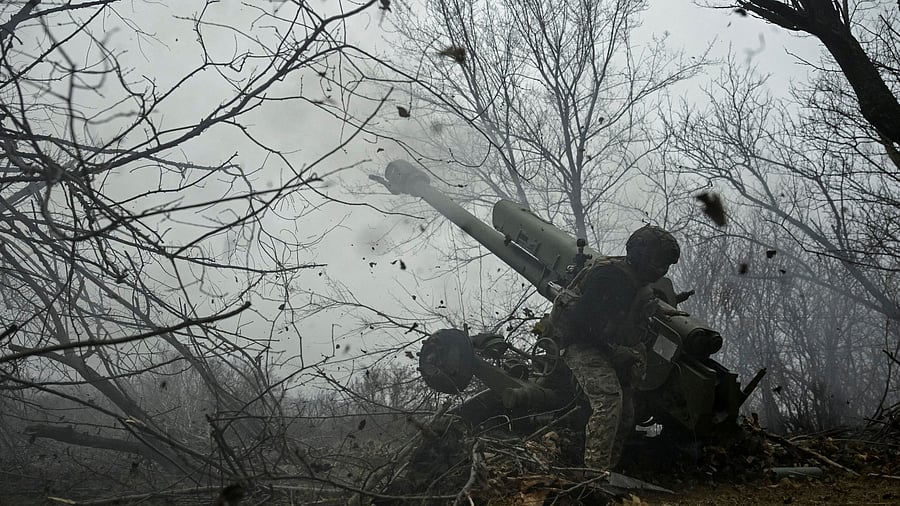 <div class="paragraphs"><p>Image showing a serviceman&nbsp;firing a howitzer towards Russian troops at a position in a front line in the Zaporizhzhia region, Ukraine. Image for representational purposes.</p></div>