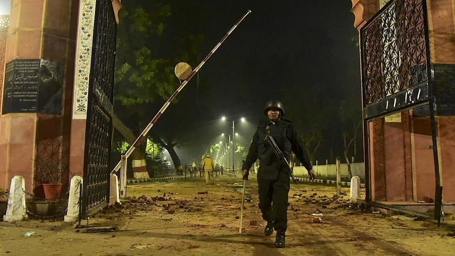 <div class="paragraphs"><p> A security personel stand guard near Aligarh Muslim University (AMU)</p></div>