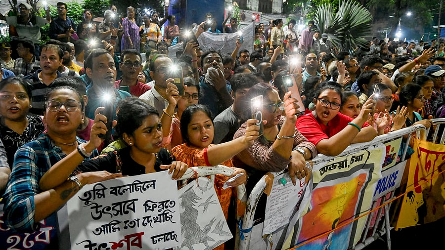 <div class="paragraphs"><p>Image showing people protesting in Kolkata over the R G Kar rape and murder incident.</p></div>