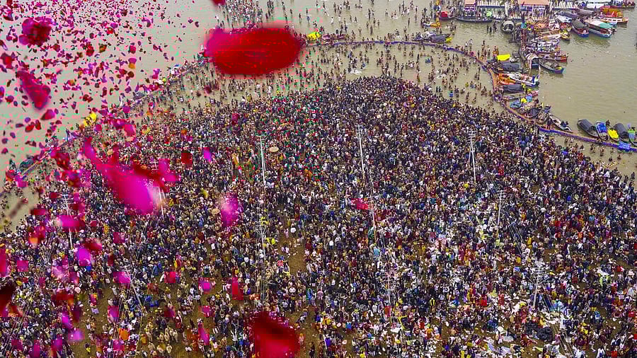 <div class="paragraphs"><p>Flower petals being showered on devotees gathered to take a holy dip at Sangam on the occasion of 'Makar Sankranti' during the Maha Kumbh Mela 2025, in Prayagraj, Uttar Pradesh.</p></div>