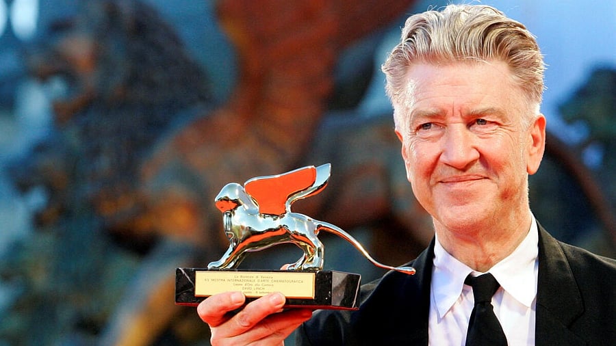 <div class="paragraphs"><p>Director David Lynch poses with the Golden Lion award for lifetime achievement at the Venice Film Festival September 6, 2006.</p></div>