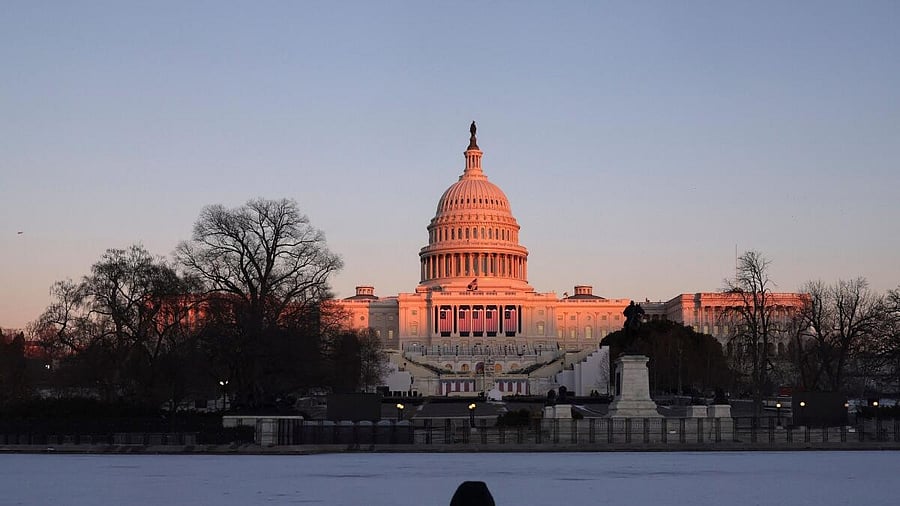 <div class="paragraphs"><p>US capitol. </p></div>