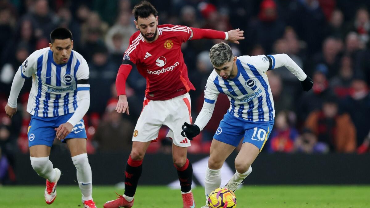 <div class="paragraphs"><p>Brighton &amp; Hove Albion's Julio Enciso in action with Manchester United's Bruno Fernandes.</p></div>