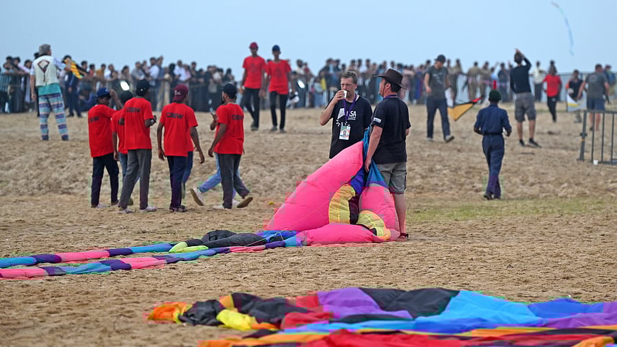 <div class="paragraphs"><p>Light shower and lack of wind affected kite flying on the second day of ONGC-MRPL International Kite Festival, organised by Team Mangalore as part of the Karavali Utsava at Tannirbhavi Beach on Sunday.&nbsp; </p></div>