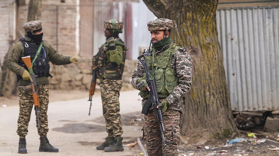 <div class="paragraphs"><p>Security personnel stand guard near the site of the encounter, at Gujjarpati area in Sopore, Baramulla district of Jammu and Kashmir, Monday.</p></div>