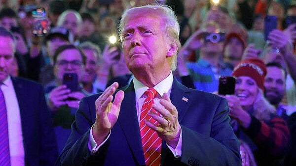 <div class="paragraphs"><p>Donald Trump</p></div>