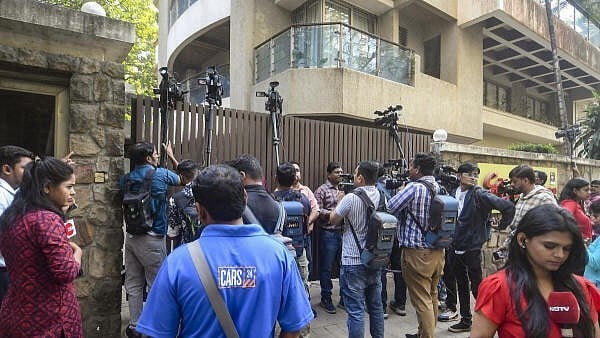 <div class="paragraphs"><p>Media persons outside Bollywood actor Saif Ali Khan's residence after an intruder attacked him with a knife, at Bandra, in Mumbai, Thursday, Jan. 16, 2025. </p></div>