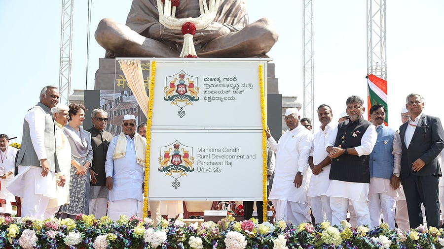 <div class="paragraphs"><p>Congress leaders at 'Jai Bapu, Jai Bhim, Jai Samvidhan' rally, which was held as part of the centenary celebration of the 1924 AICC session presided over by Mahatma Gandhi at Belagavi.</p></div>