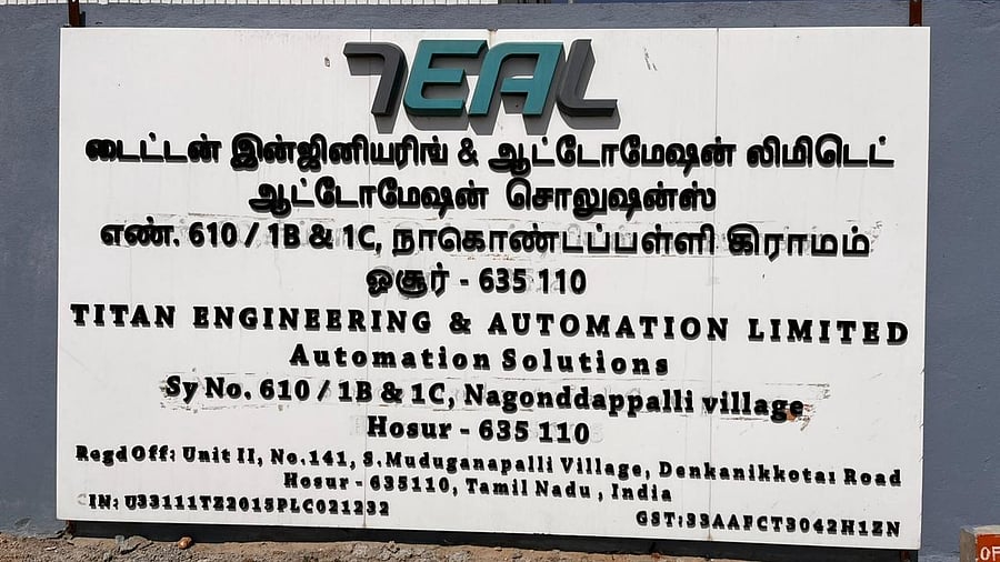 <div class="paragraphs"><p>TEAL sign is seen here</p></div>