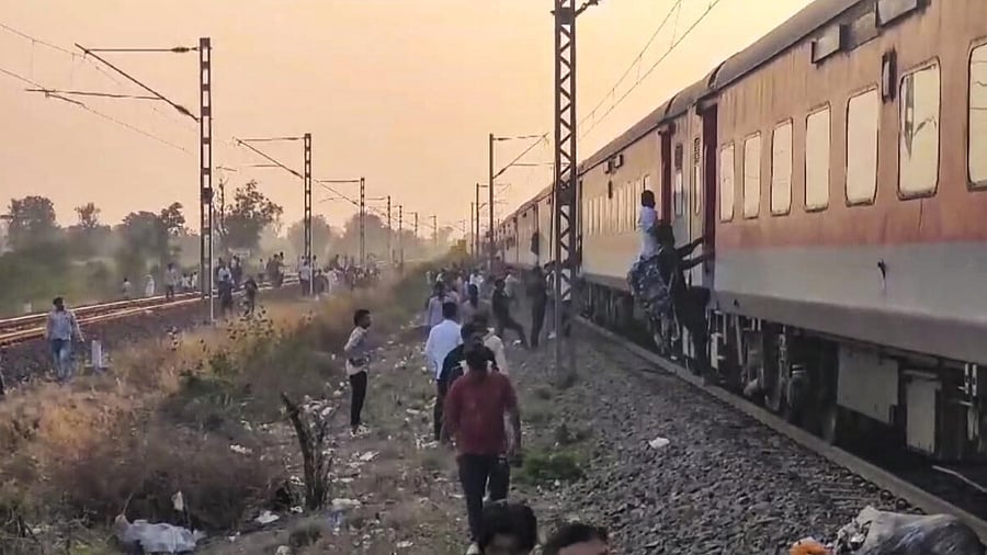 <div class="paragraphs"><p>People at the site following the death of several passengers after they stepped down due to a rumour of fire and were run over by another train passing on the adjacent tracks, in North Maharashtra's Jalgaon district, Wednesday, Jan. 22, 2025.</p></div>
