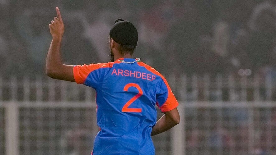 <div class="paragraphs"><p>Arshdeep Singh celebrates the wicket of England’s Phil Salt during the first T20I cricket match of a series between India and England, at the Eden Gardens, in Kolkata, Wednesday, Jan. 22, 2025.</p></div>