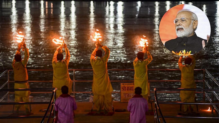 <div class="paragraphs"><p>Priests perform 'Ganga Arti' during the Maha Kumbh Mela 2025, in Prayagraj, Uttar Pradesh, Tuesday. </p></div>