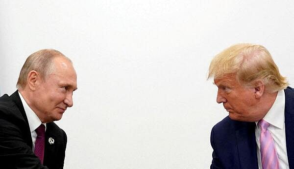 <div class="paragraphs"><p>US President Donald Trump (R) and Russian President Vladimir Putin (L).</p></div>