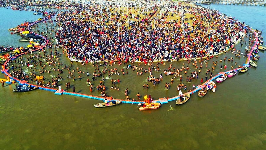 <div class="paragraphs"><p> Pilgrims are flocking to Maha Kumbh to take the holy dip in Sangam </p></div>