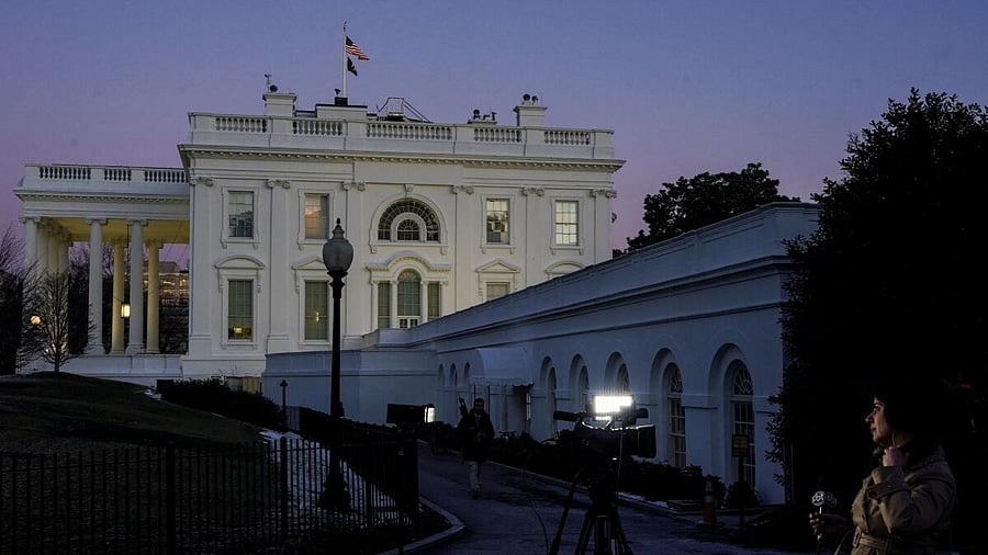 <div class="paragraphs"><p>White House.</p></div>